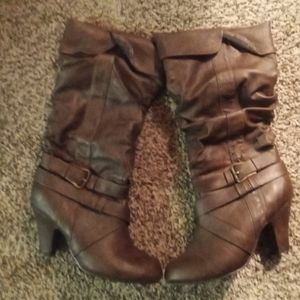 Brown boots - size 7
